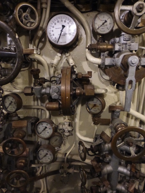 Vesikko submarine controls